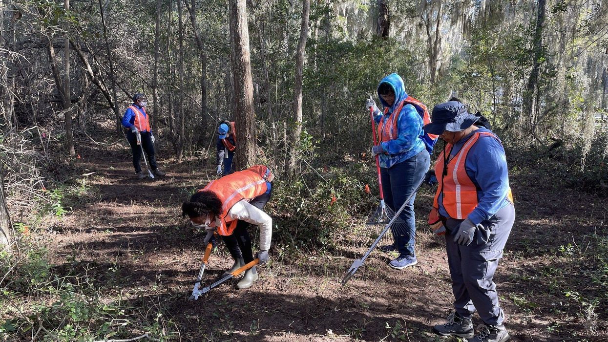 volunteers clean up a national park