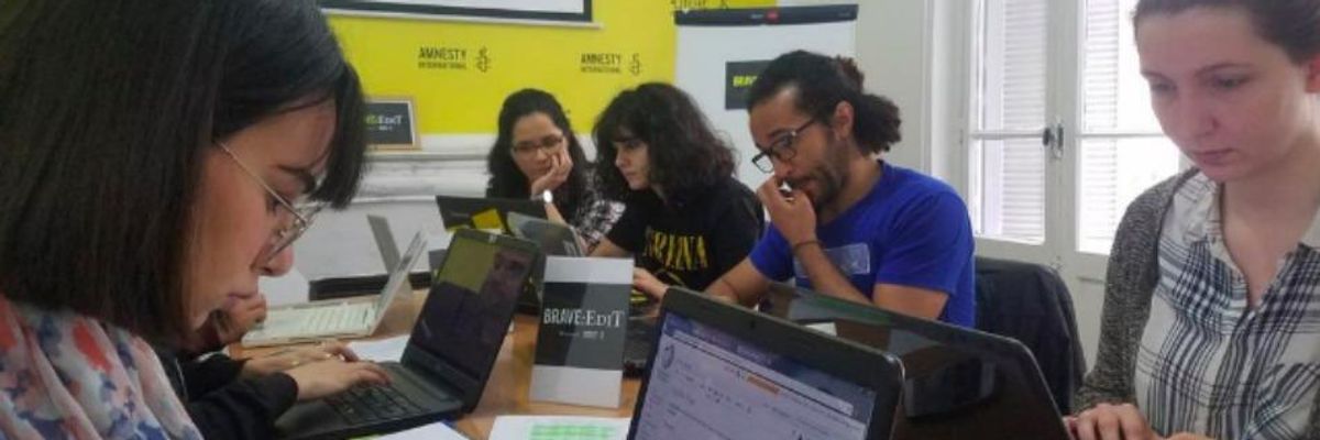 Filling 'Glaring Gap,' Amnesty Teams Up with Wikipedia to Include Entries on Women Human Rights Defenders