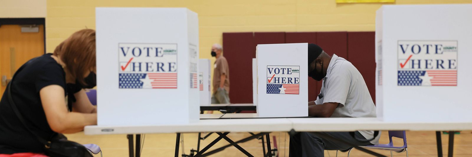 voters-go-to-the-polls-in-missouri-prima