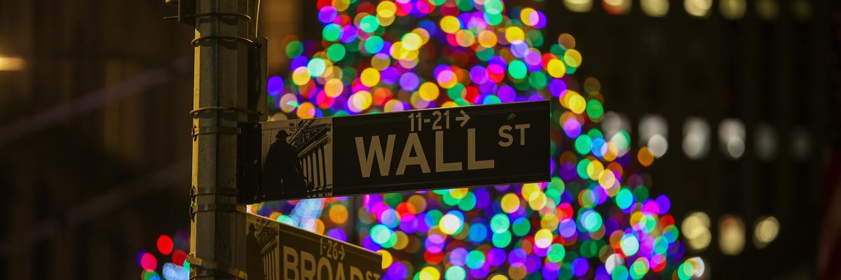 wall_street_xmas-1