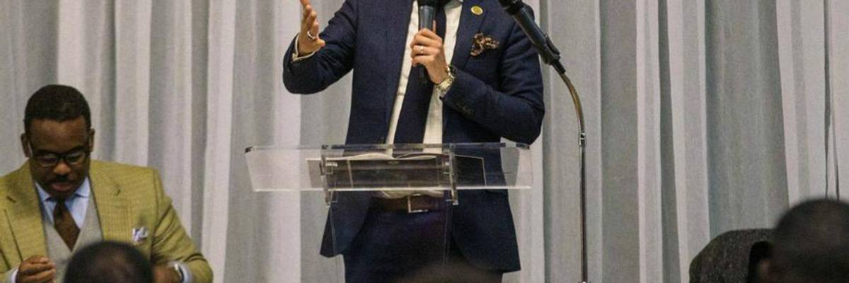 'Sanders Rose to the Top': Jackson, Mississippi Mayor Chokwe Lumumba Endorses Bernie After Citywide People's Caucus