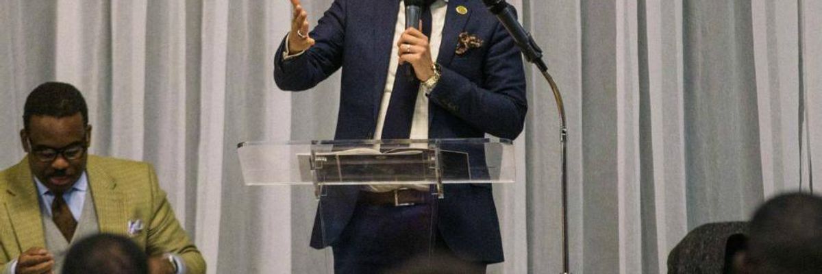 'Sanders Rose to the Top': Jackson, Mississippi Mayor Chokwe Lumumba Endorses Bernie After Citywide People's Caucus