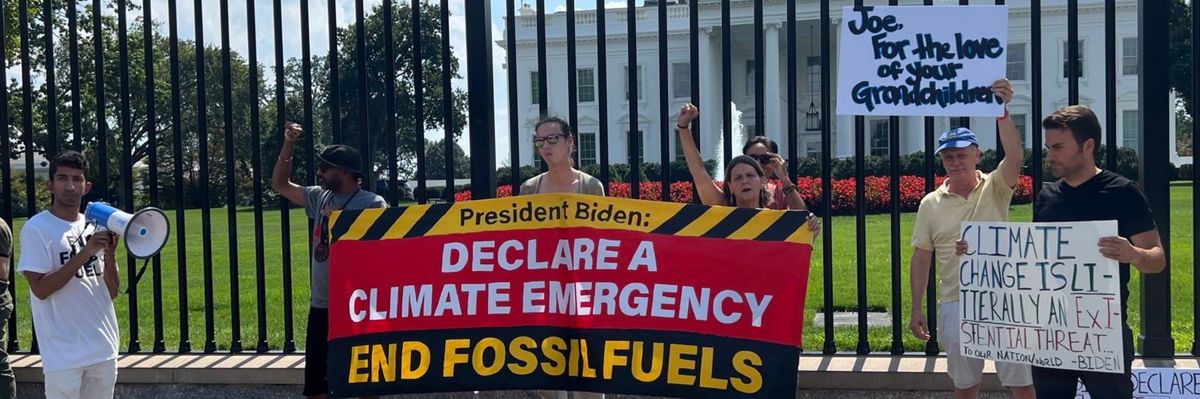 White House protest against fossil fuels