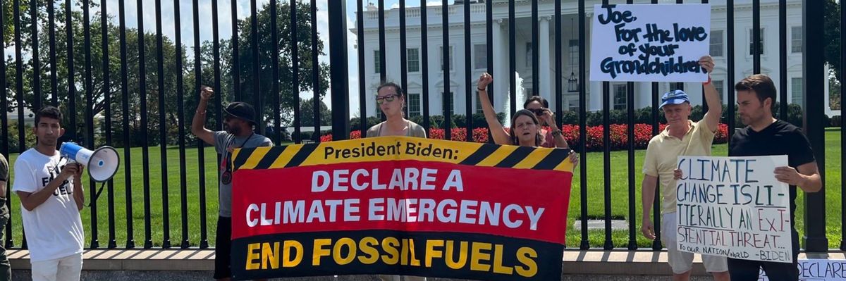 White House protest against fossil fuels 