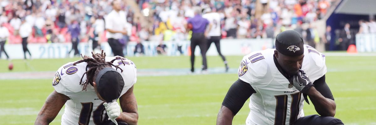 10 Clarifying #TakeaKnee Tweets to Beat Back Idiotic Arguments by Right-Wingers