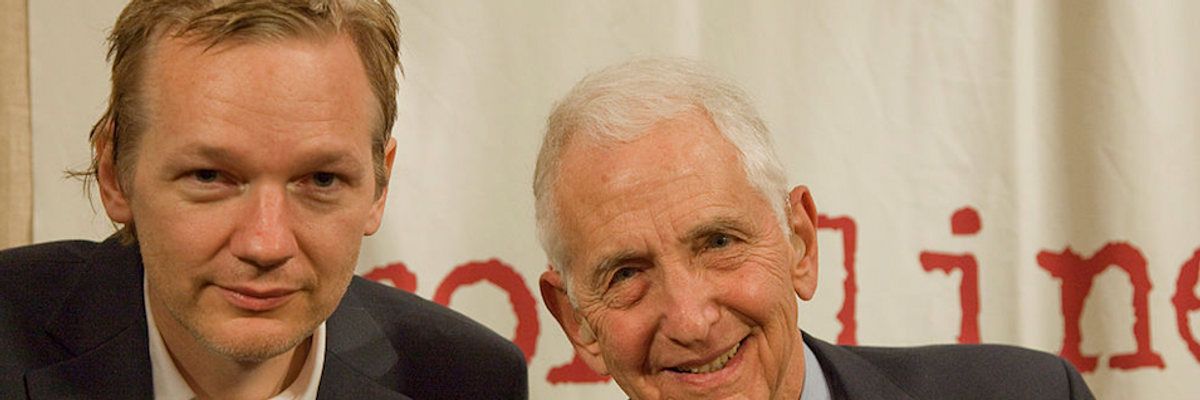 Daniel Ellsberg Tells UK Court That US Seeks Both 'Revenge' Against Julian Assange and to 'Crush' Future Whistleblowers