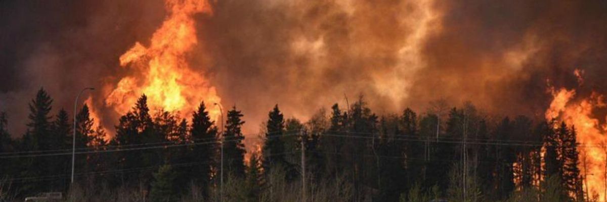 Mass Evacuation as 'Apocalyptic' Inferno Engulfs Canadian Tar Sands City