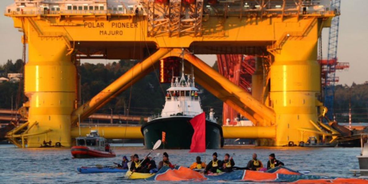 As Shell Drilling Rig Aims for Arctic, Waves of Kayaks Block the Way ...