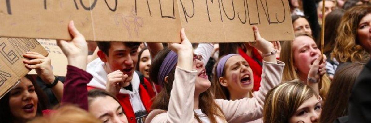 On International Women's Day, Women Across Spain Stop All Work in 'Feminist Strike'