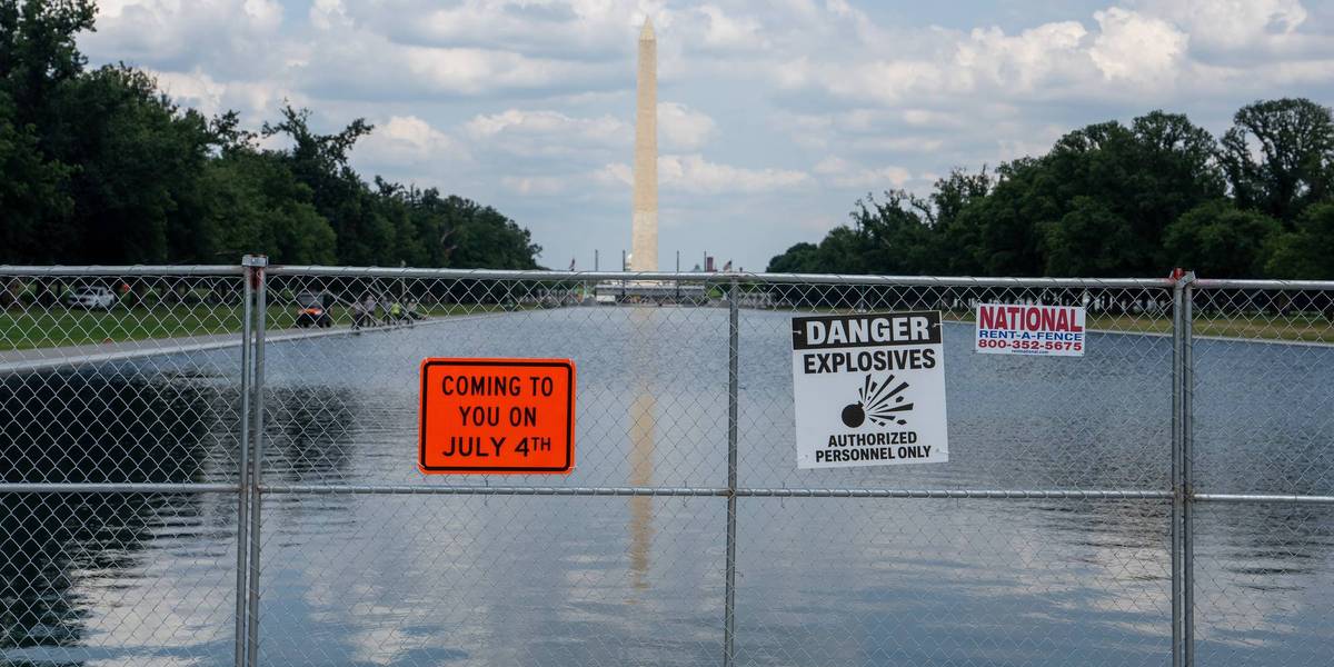 Work Continues On D.C.'s Reflecting Pool Amid Ongoing Restoration Problems