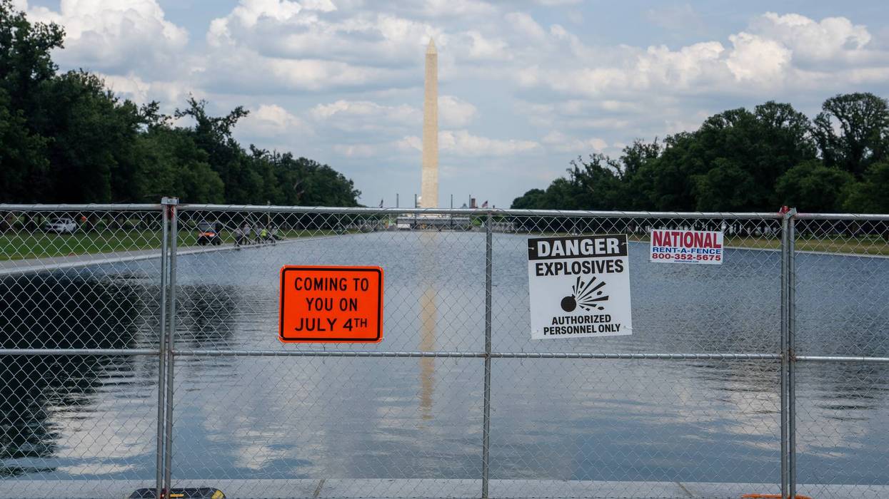 Work Continues On D.C.'s Reflecting Pool Amid Ongoing Restoration Problems