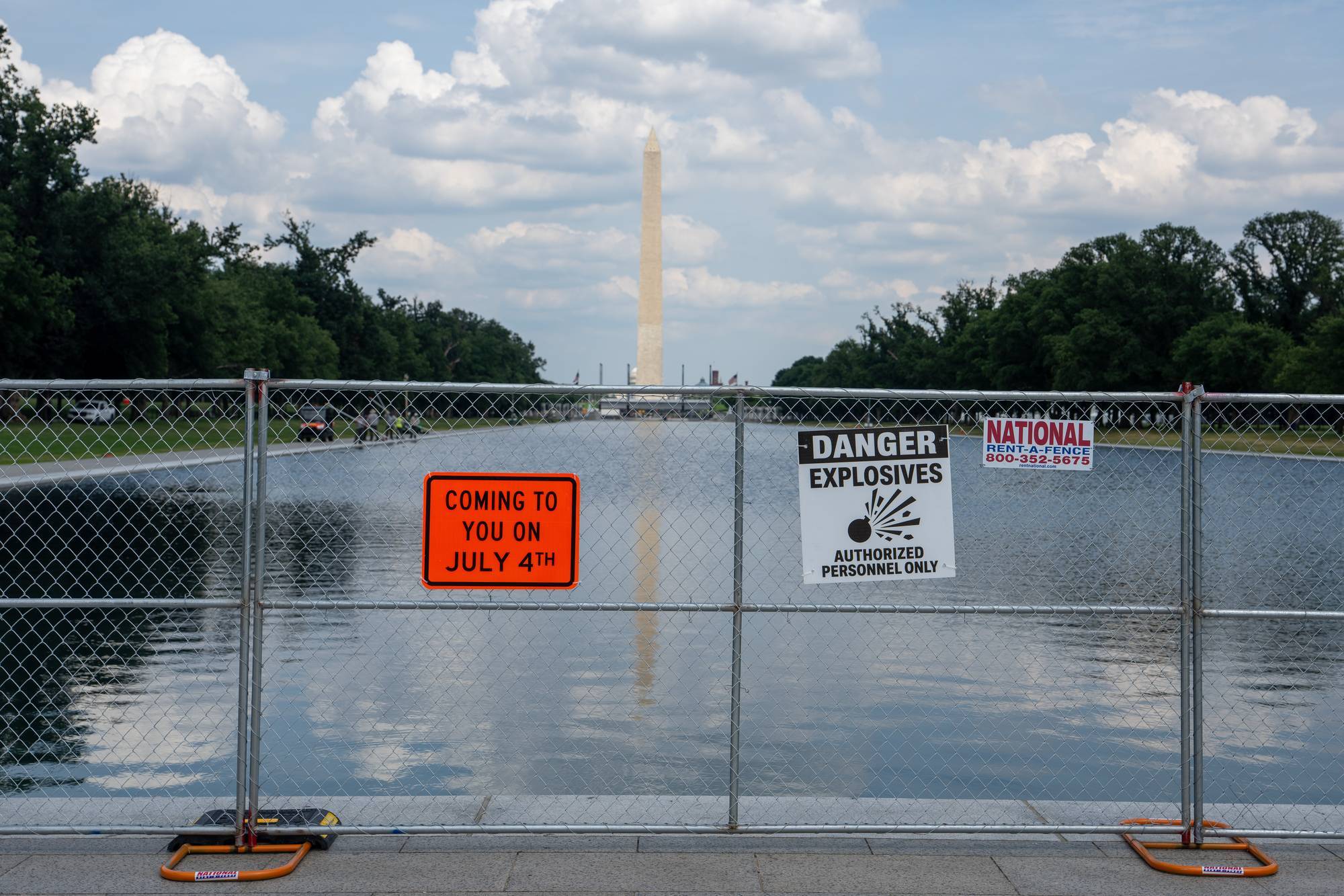 Work Continues On D.C.'s Reflecting Pool Amid Ongoing Restoration Problems
