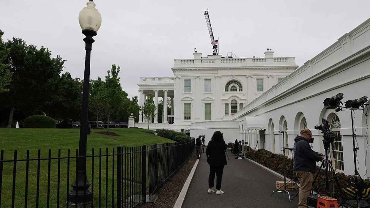 Senate Dems Take Aim at Trump's $1 Billion 'Let-Them-Eat-Cake' Ballroom as US Economic Suffering Grows