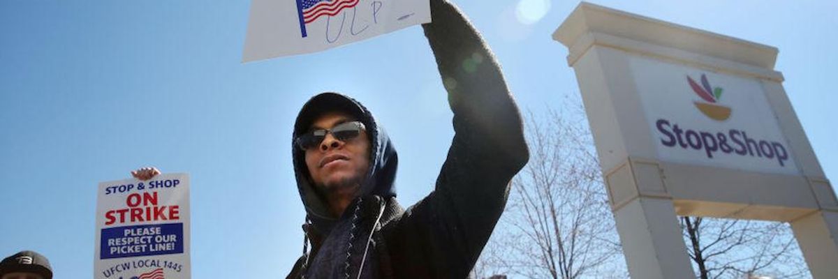 Shop Stopped: Grocery Store Strike of 31K Workers Receives Support From Warren, Sanders