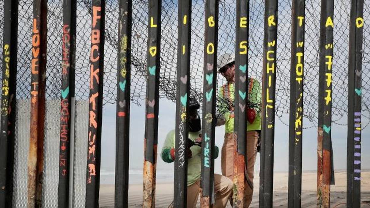 Fresh off 'MAGA Field Trip,' Steve Bannon, Erik Prince Among Right-Wing Crew Plotting Out Privatized Border Wall