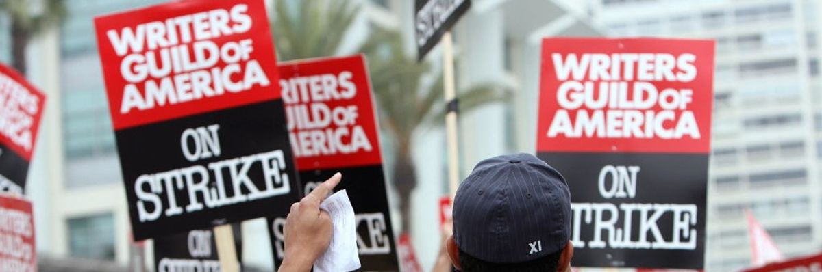 Writers participates at a demonstration in front of the Fox studio in Los Angeles, California, 05 November 2007.