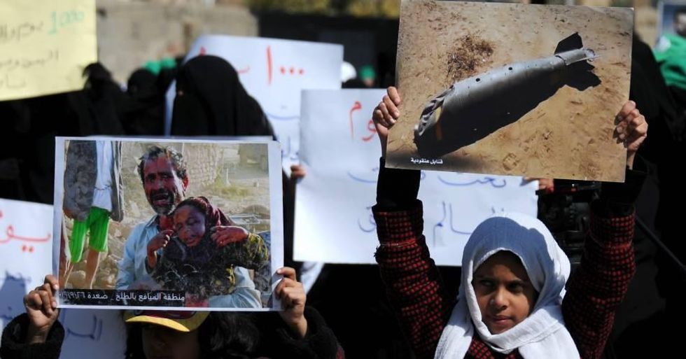 Yemeni children hold pictures of victims of airstrikes as they take part in a rally staged against the ongoing 1000-day war on Yemen by the U.S.-backed, Saudi-led coalition outside the United Nations Office on December 21, 2017 in Sana'a, Yemen. (Photo: Mohammed Hamoud/Getty Images)