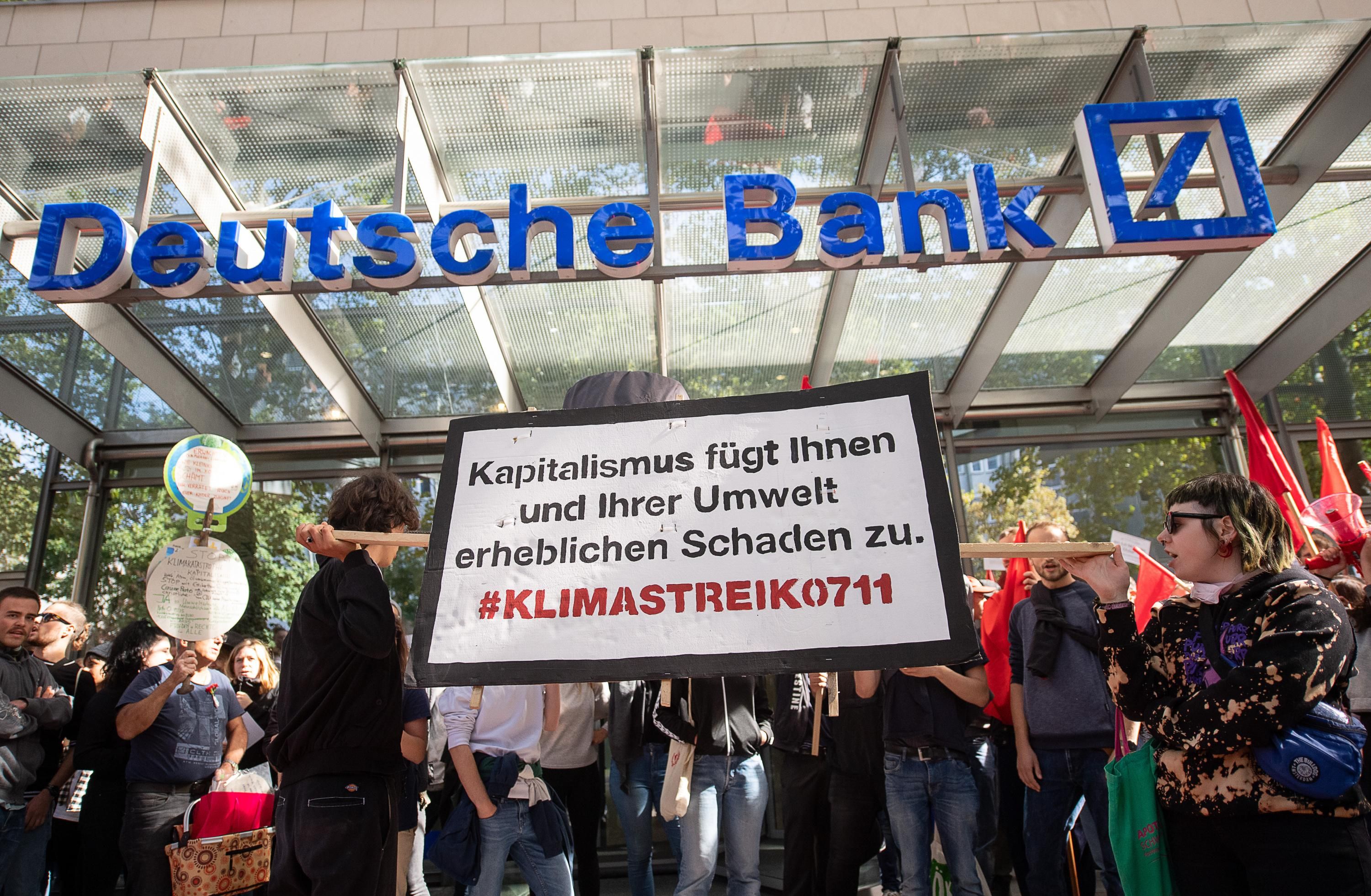 Deutsche Bank, DWS Raided by German Police in 'Greenwashing' Probe