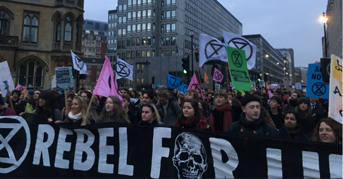 As Uprising Spreads Across Globe, Naomi Klein and Noam Chomsky Among Signers of Open Letter Backing Extinction Rebellion