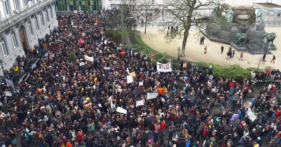 More than 10,000 Belgian students walked out of their classrooms on Thursday for the second march for climate justice in the past week, demanding that their government take bold action to help stem the climate crisis. (Photo: @CelsCran/Twitter)