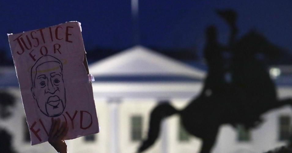 the Country Leadership, Trump Turned Off the Lights': White House Goes Dark as Protests Over Killing of Floyd Rage Across Nation
