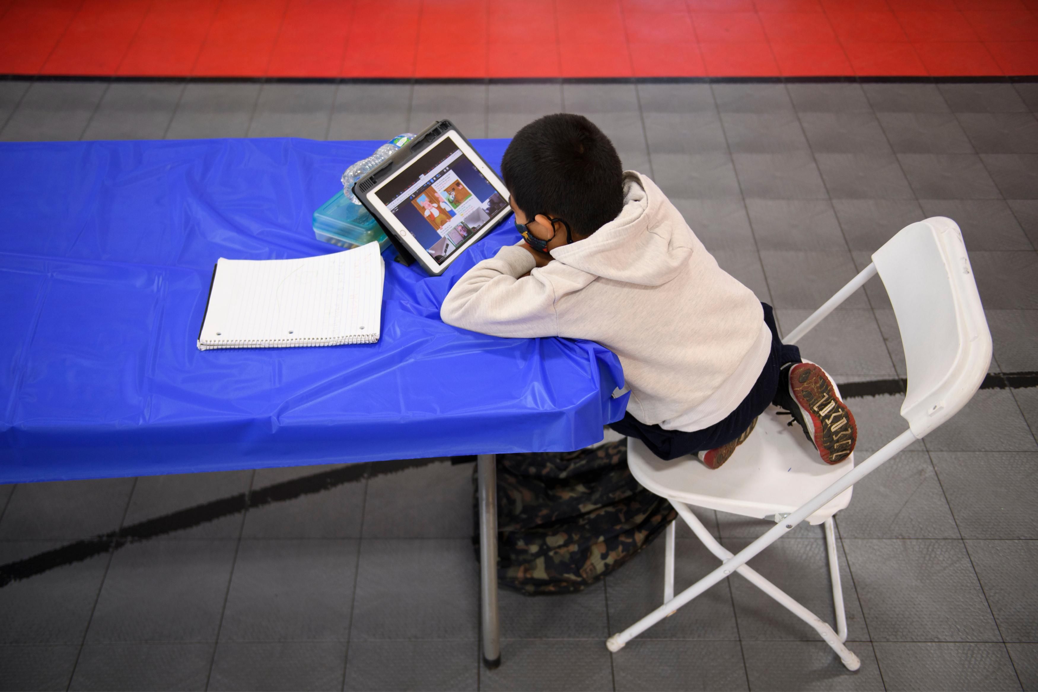 A child attends an online class at a learning hub inside the Crenshaw Family YMCA during the Covid-19 pandemic on February 17, 2021 in Los Angeles. (Photo: Patrick T. Fallon/AFP via Getty Images)