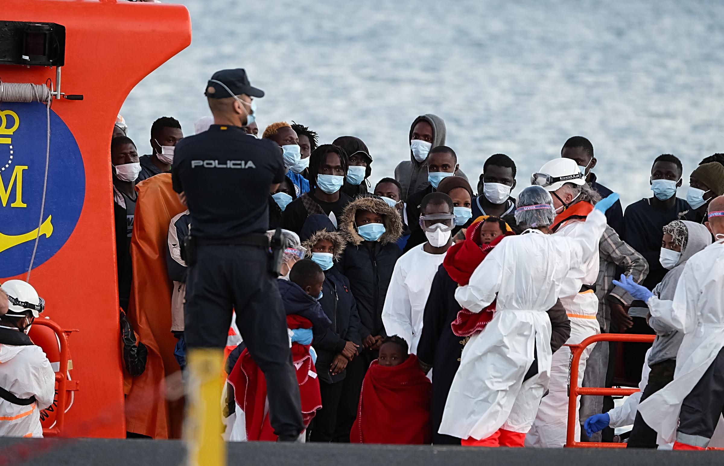 Refugees come ashore in the Canary Islands