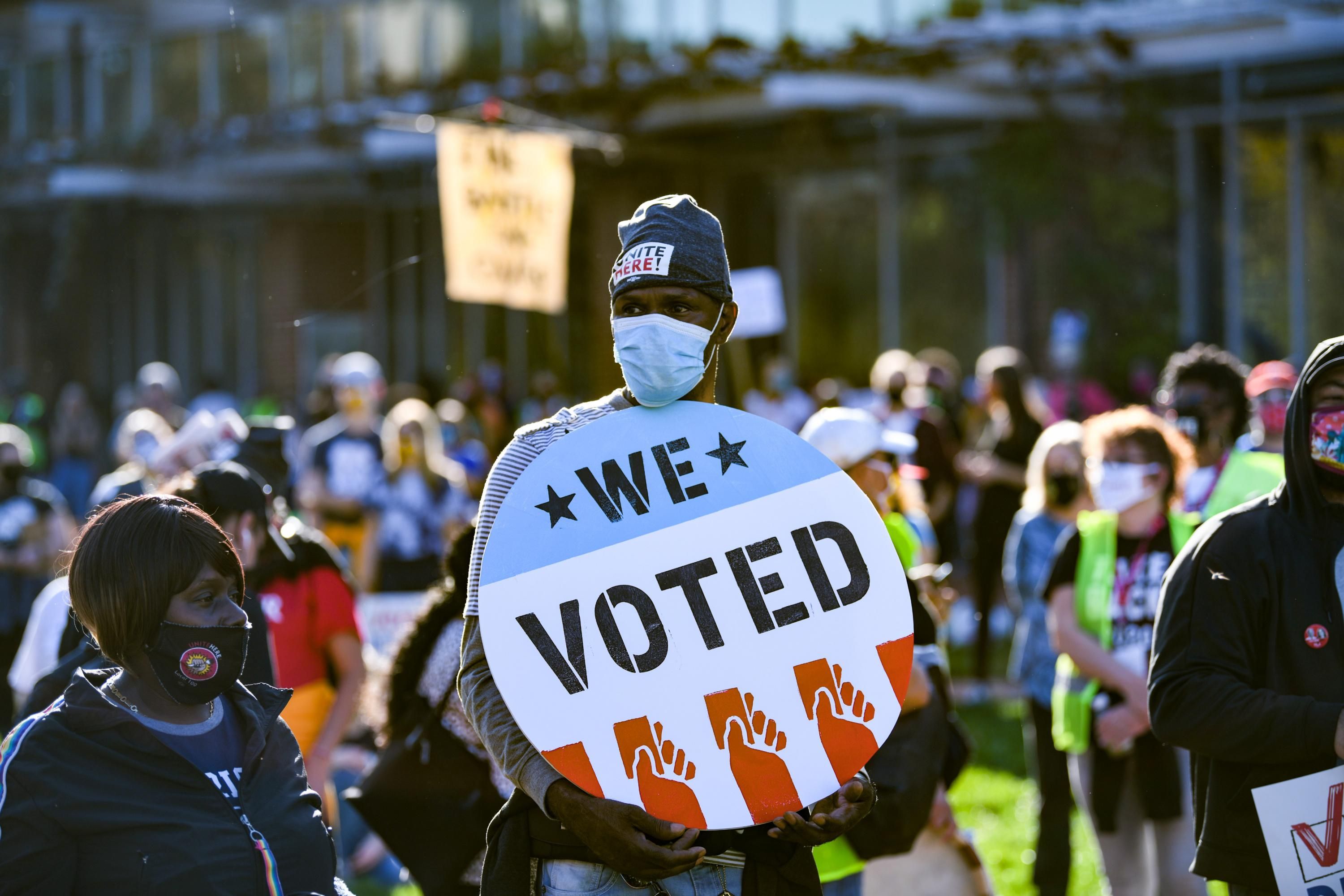 People gathered at the Count Every Vote Rally in Philadelphia at Independence Hall on November 7, 2020. (Photo: Bryan Bedder via Getty Images for MoveOn)