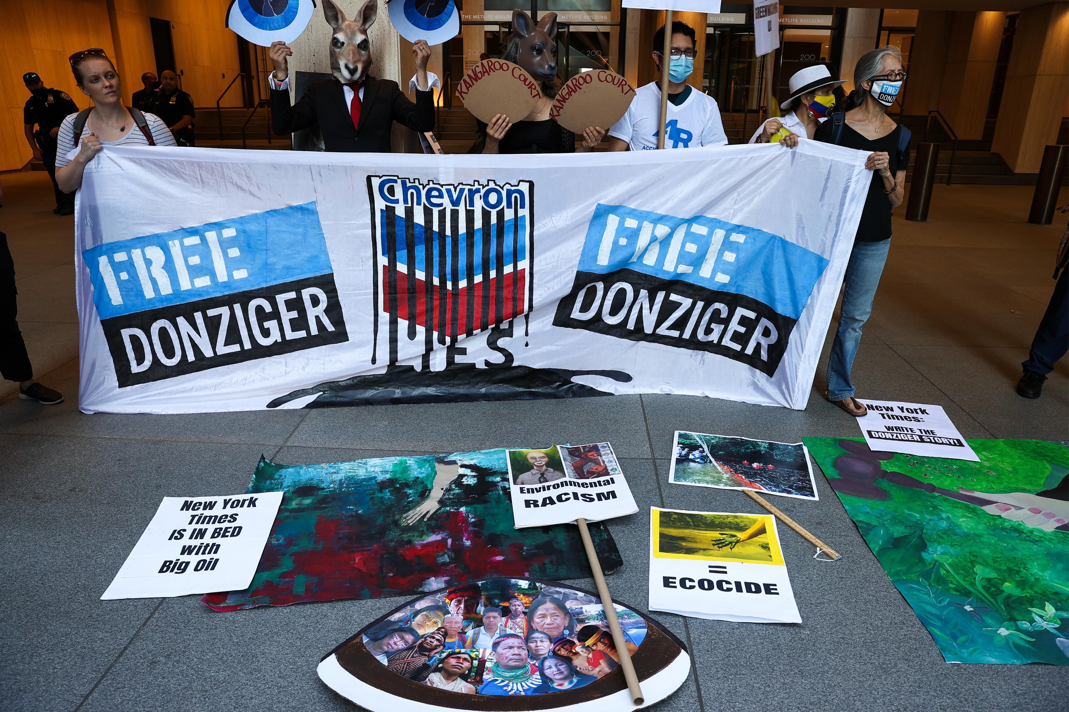 Demonstrators rally in support of Steven Donziger