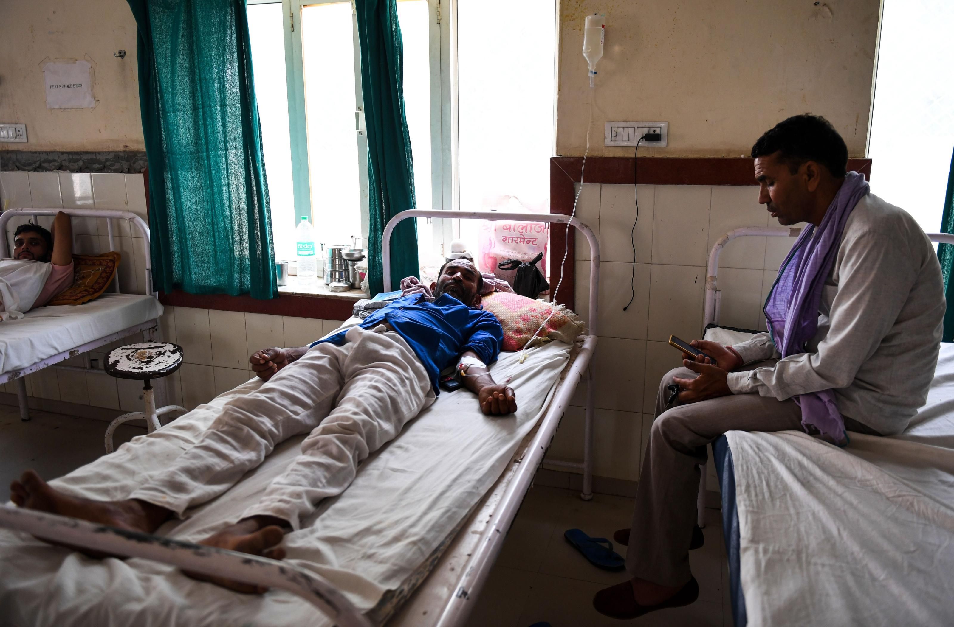 A person in India is hospitalized on June 4, 2019 after suffering heat stroke amid temperatures of 50°C (122 °F) in Churu, a city in the state of Rajasthan. (Photo: Money Sharma via Getty Images)