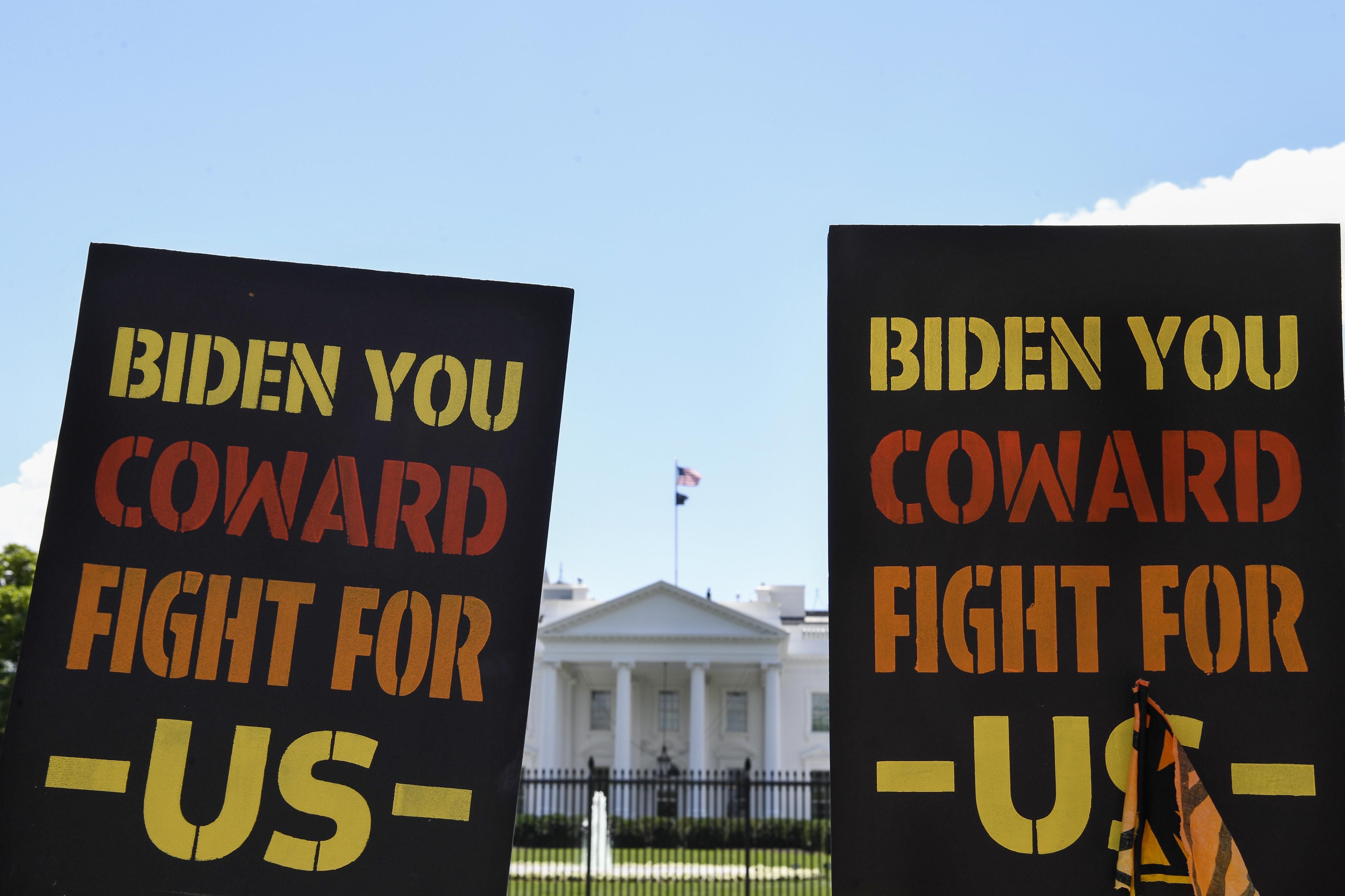 No climate, no deal rally signs