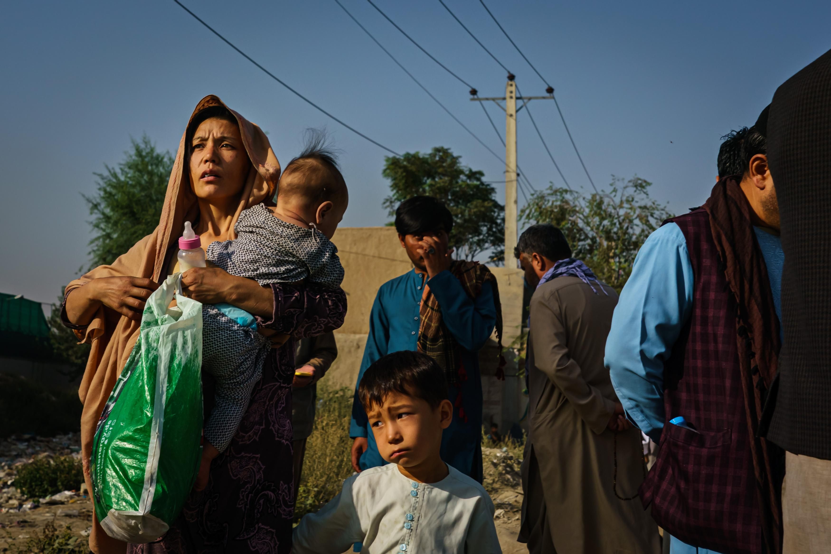 Afghans make their way to the military entrance of the airport for evacuations in Kabul, Afghanistan on August 19, 2021. (Photo: Marcus Yam/Los Angeles Times via Getty Images)