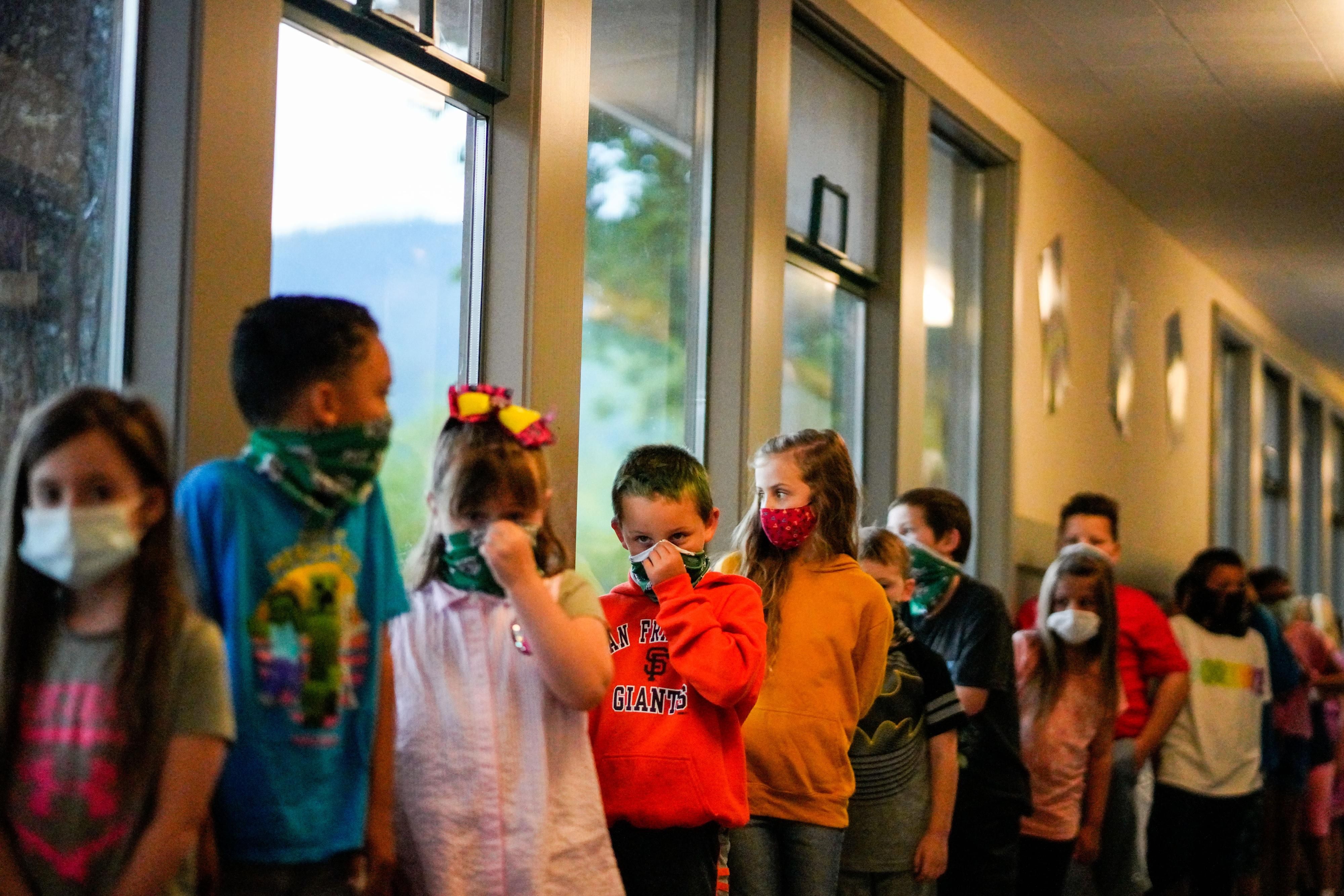 Students and children wearing masks during the Covid-19 pandemic.