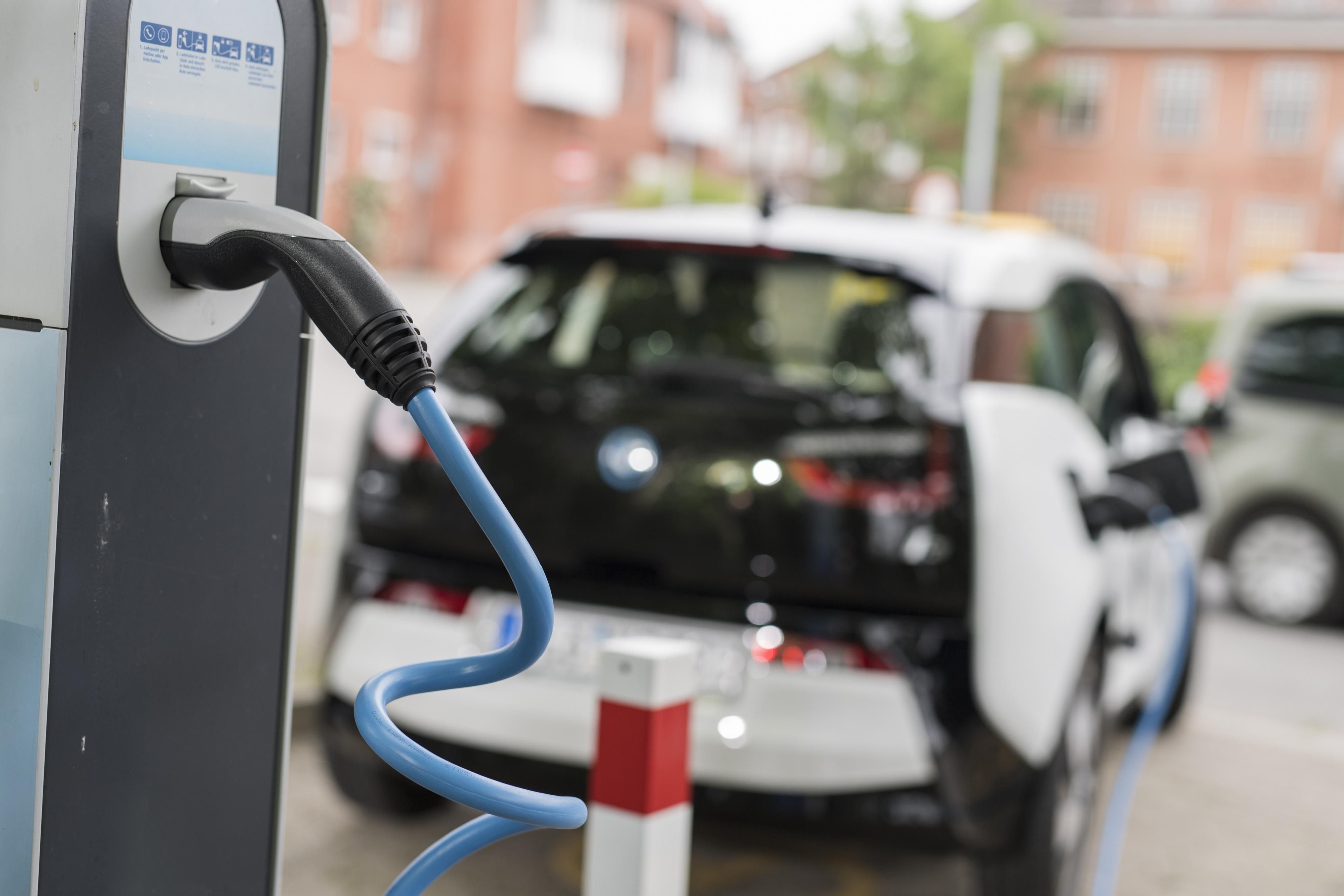 For the electric vehicle industry to be a catalyst for good-paying jobs in the U.S., lawmakers must develop better trade agreements and encourage unionization, researchers from the Economic Policy Institute argued Wednesday. (Photo: Shutterstock)