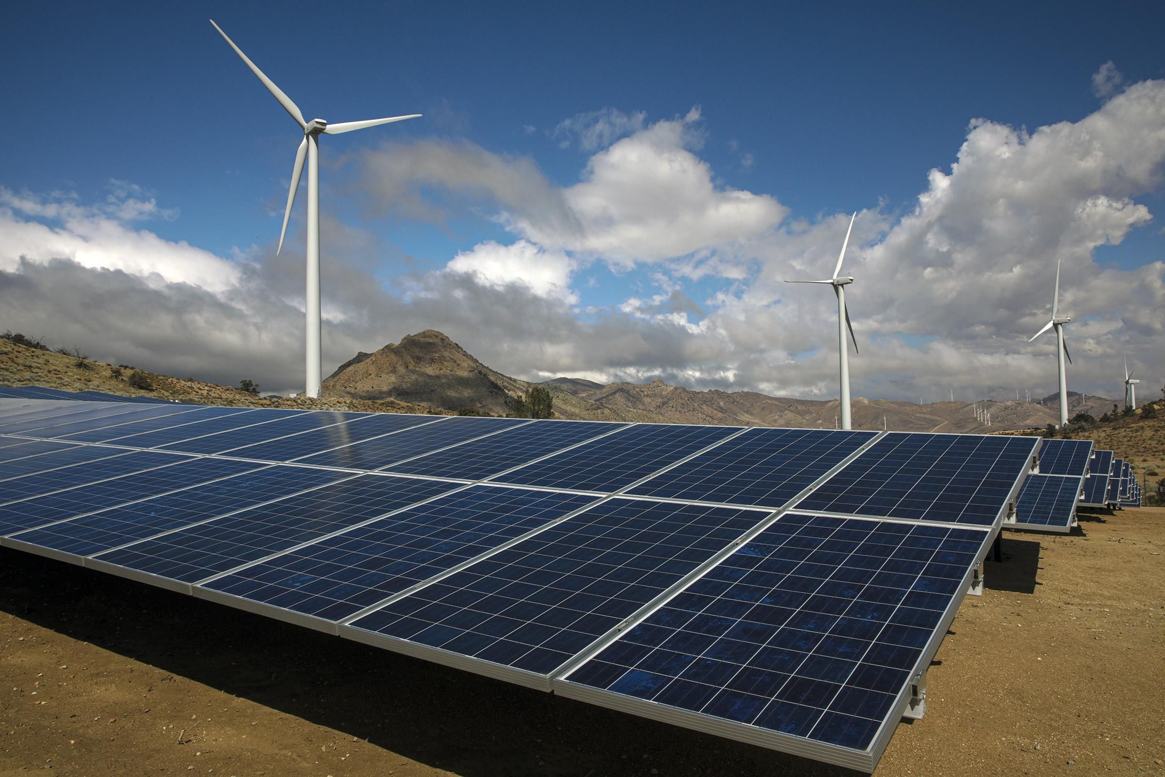 Kern County, CA - March 23: LADWPs Pine Tree Wind Farm and Solar Power Plant in the Tehachapi Mountains Tehachapi Mountains on Tuesday, March 23, 2021 in Kern County, CA
