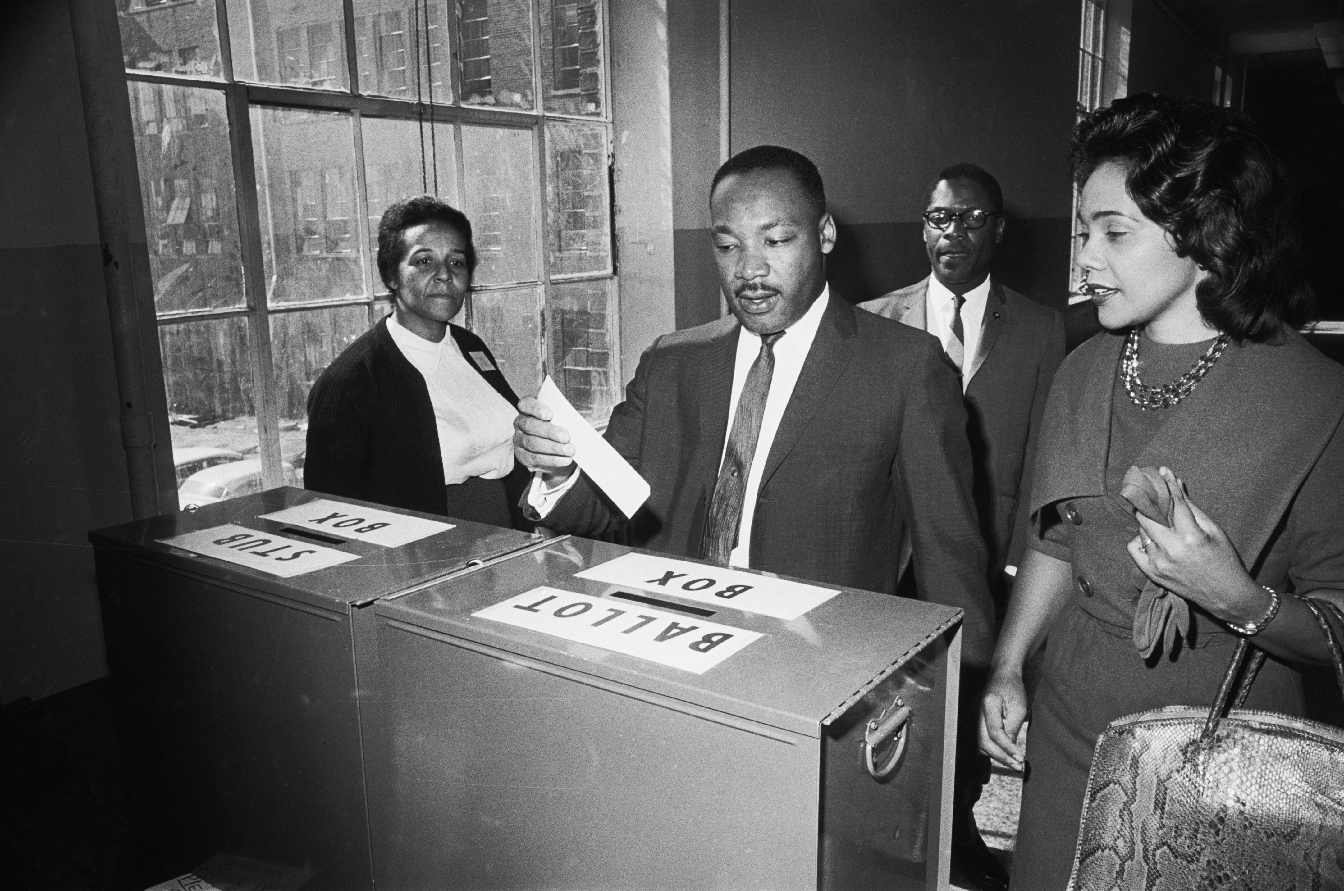 Martin Luther King, Jr voting in 1964