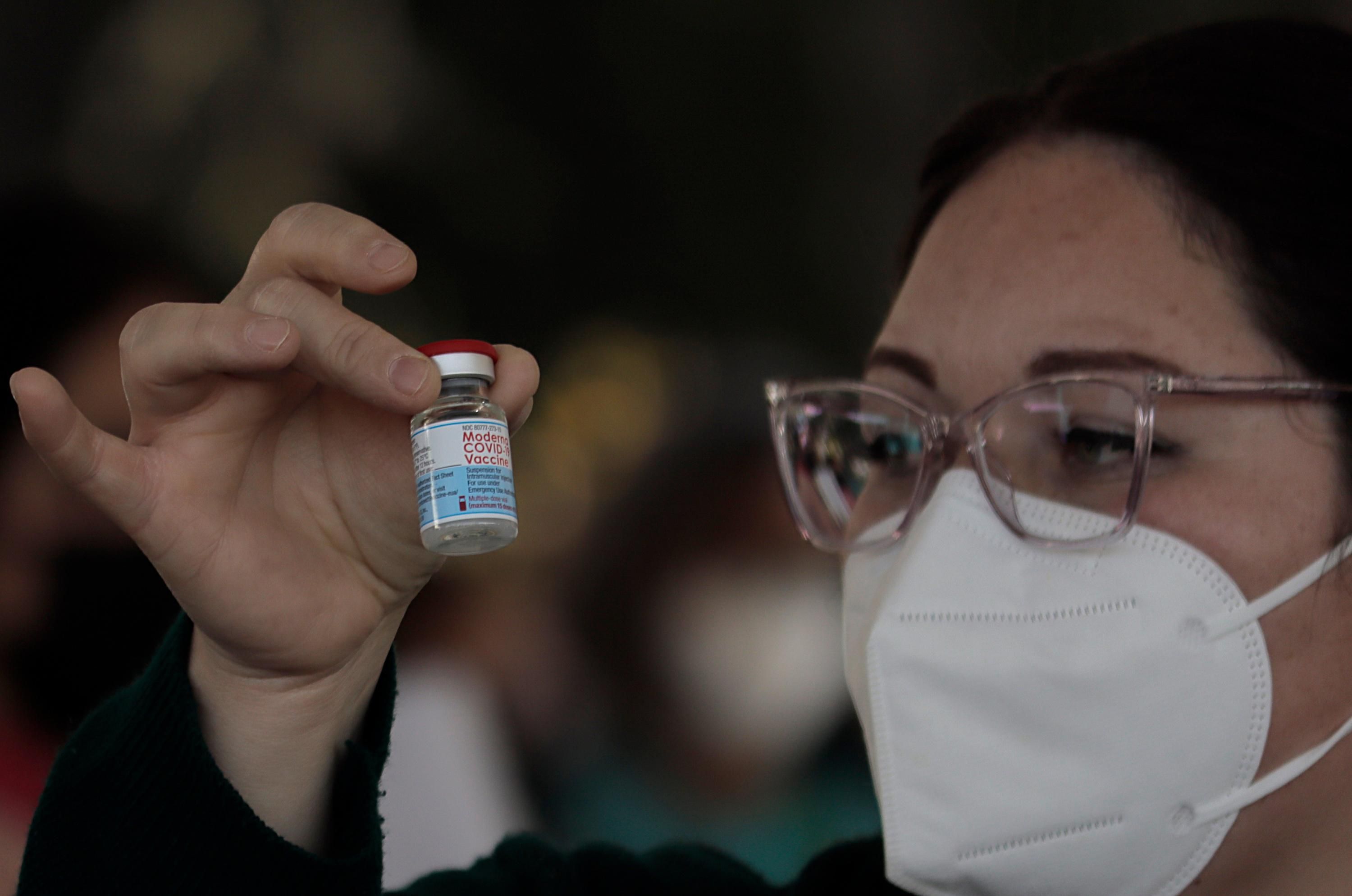 A healthcare worker prepares to vaccinate teachers against Covid-19