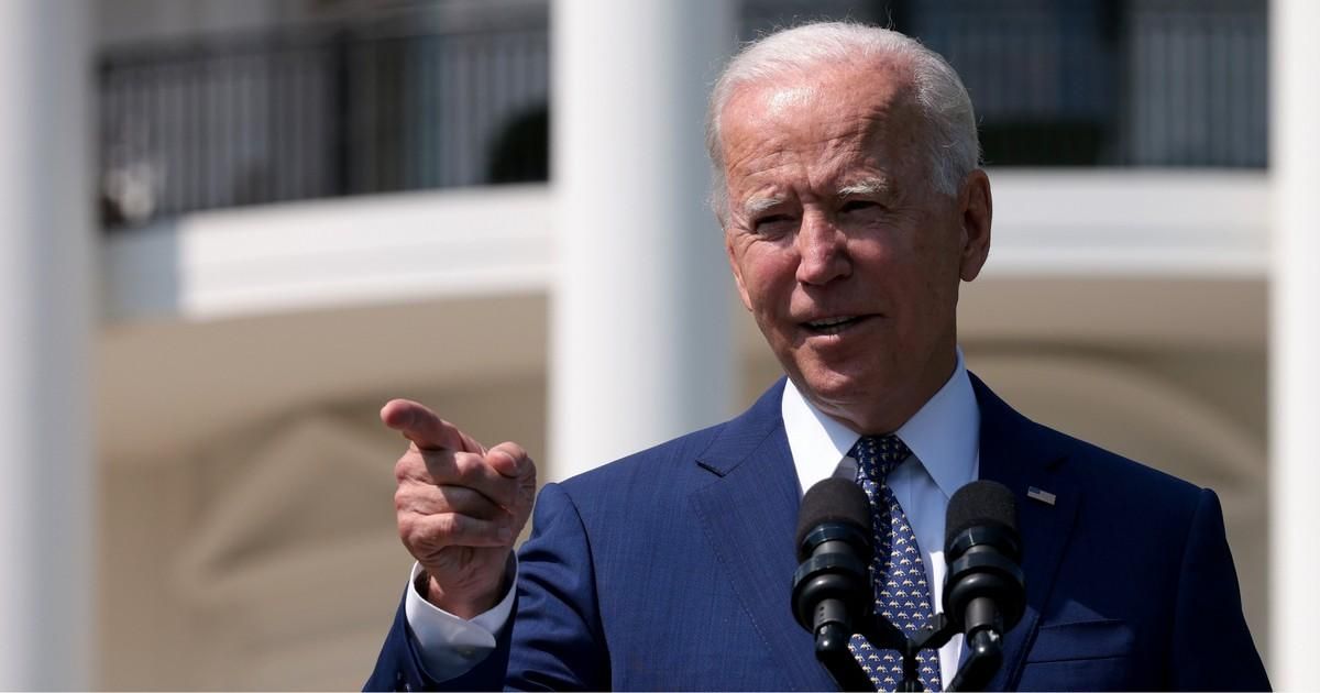 Joe-Biden-Pointing