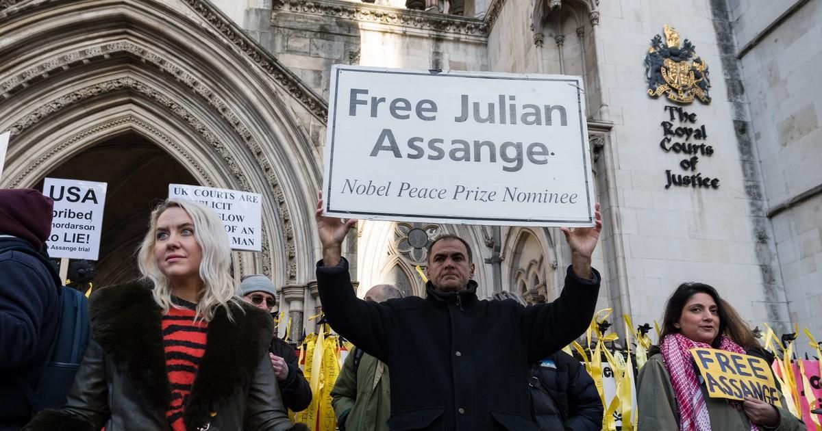 free_julian_assange