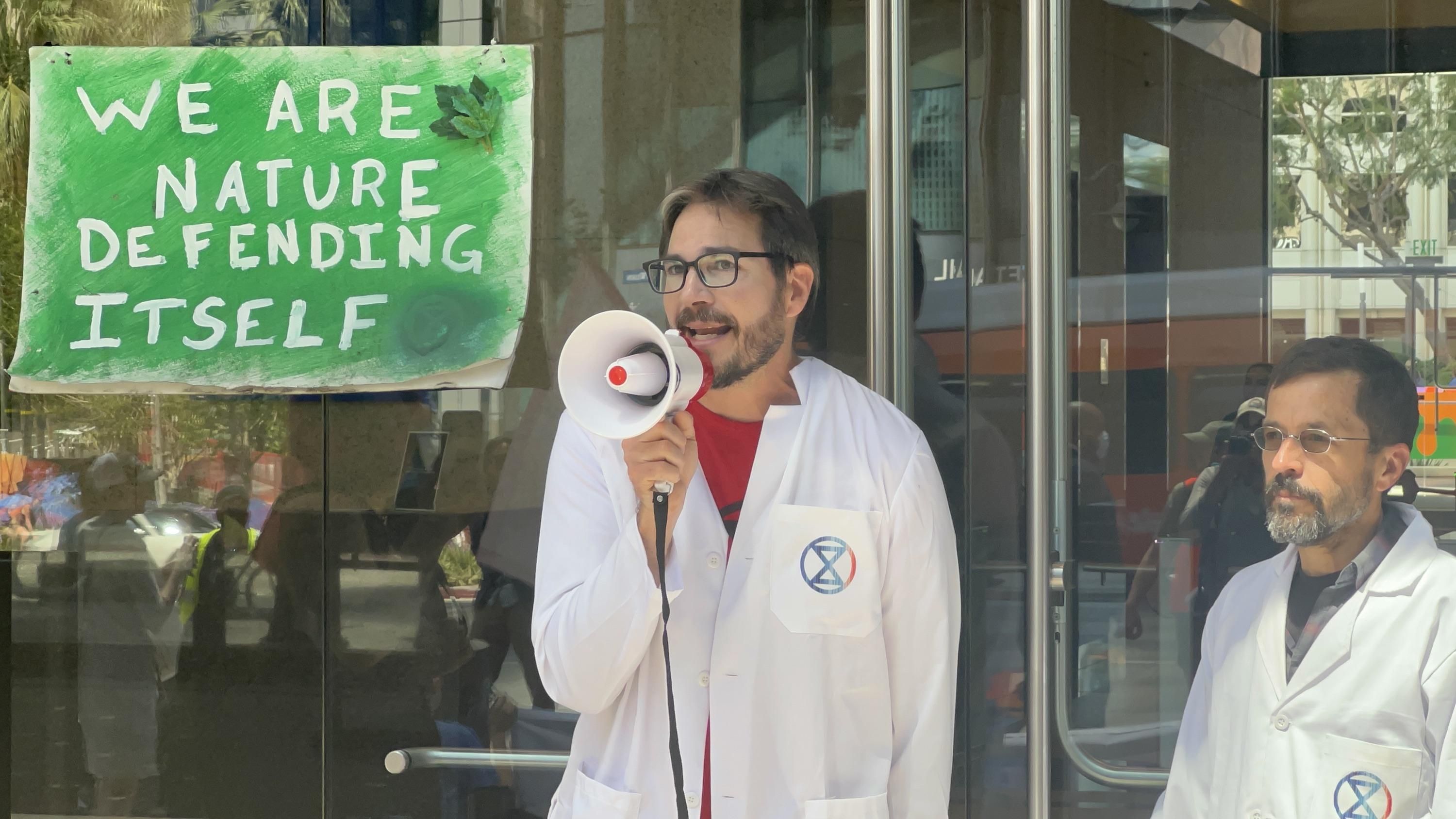  U.S. climate scientist Peter Kalmus is seen outside a JPMorgan Chase building in Los Angeles on April 6, 2022. Along with several others, he locked himself to the front door of the building and was ultimately arrested as they engaged in civil disobedience as part Scientist Rebellion's week of action. (Photo: Scientist Rebellion)