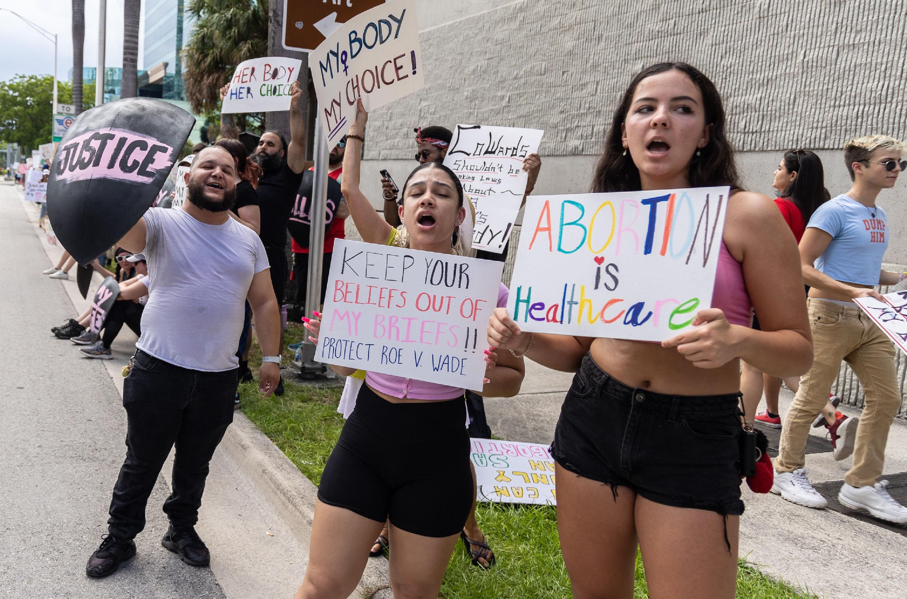 GettyImages-1408594888-Florida-abortion-youth.jpg