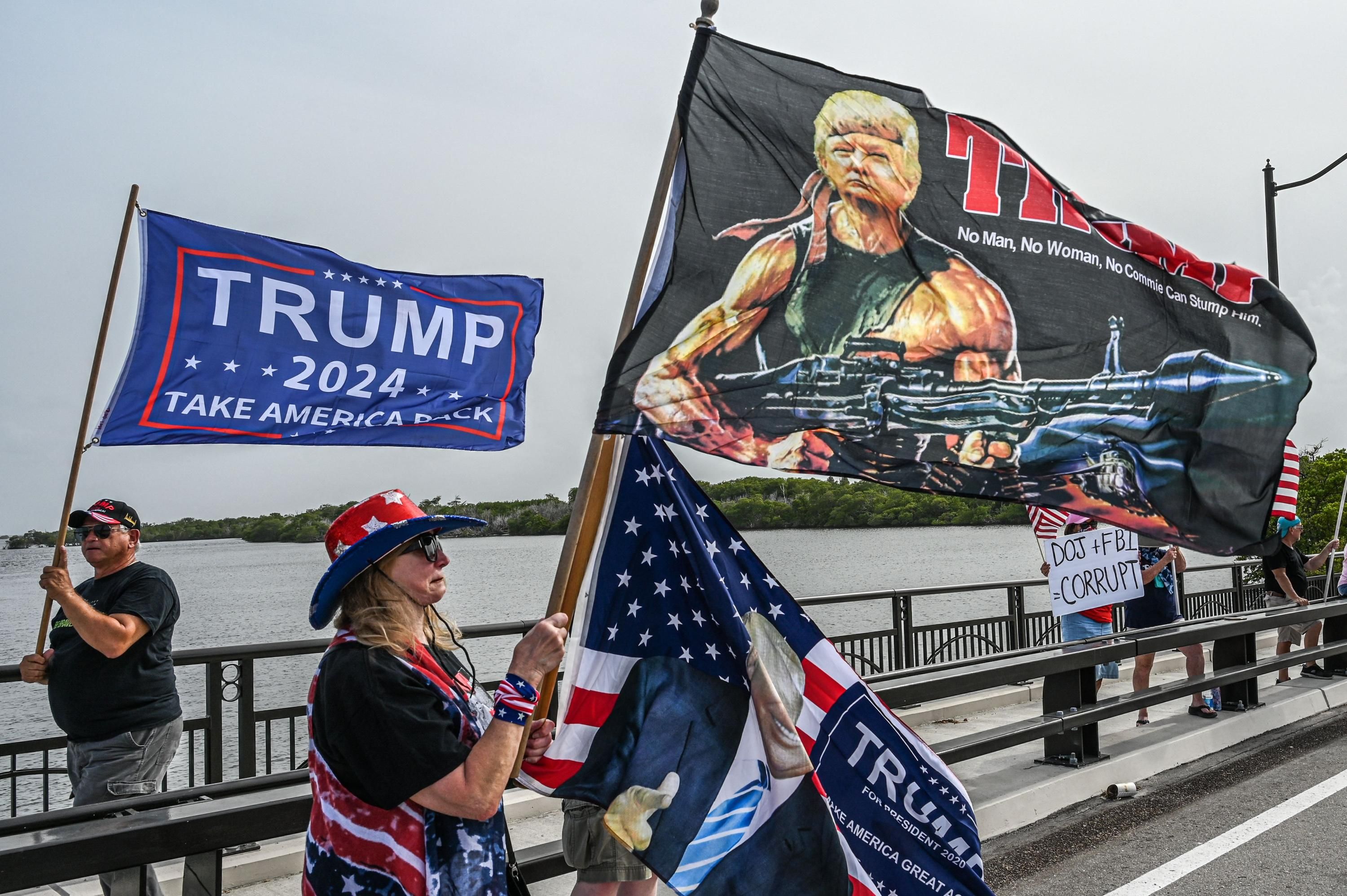 trump_rally_maralogo
