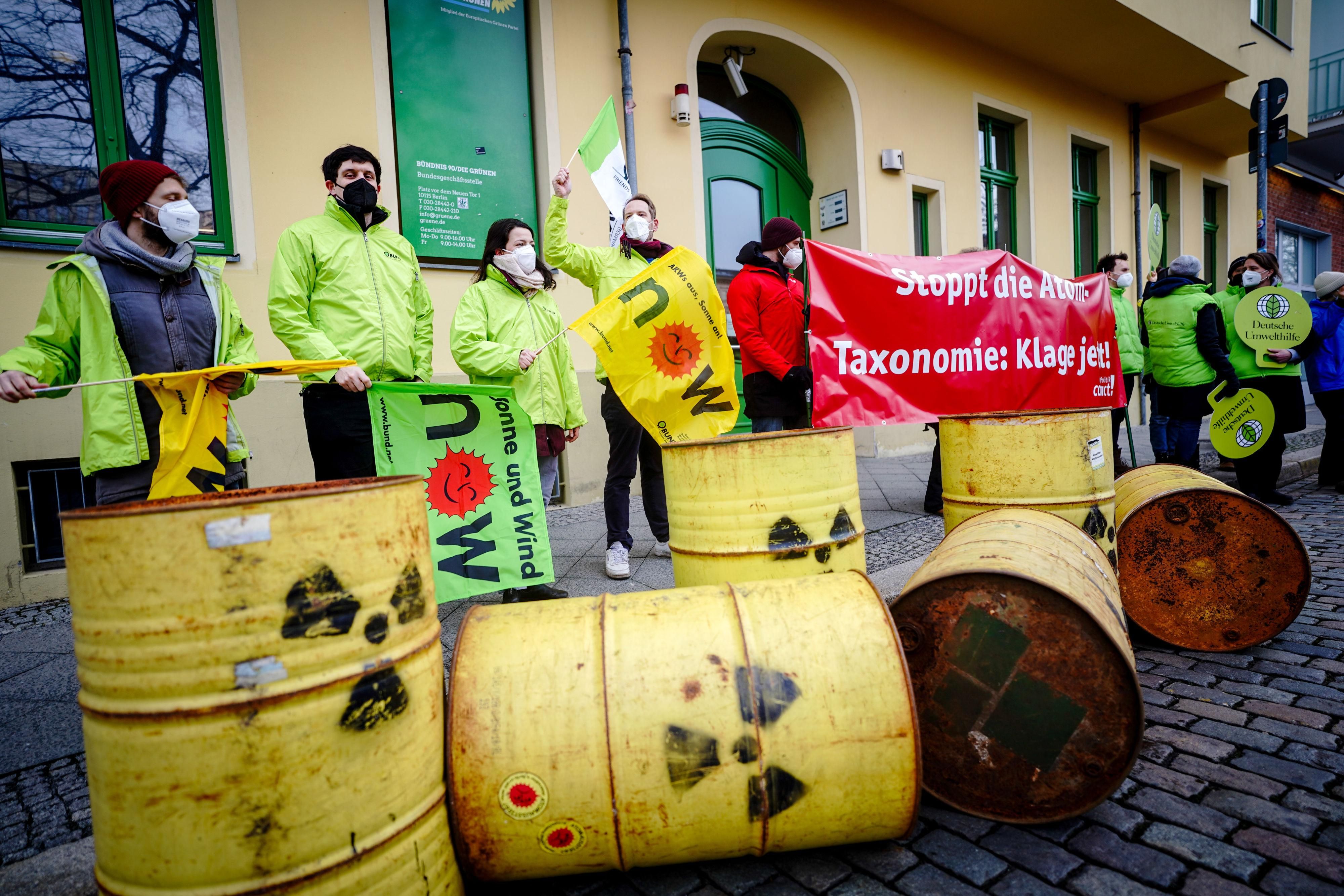 Green campaigners in Germany oppose labeling gas and nuclear power as green energy