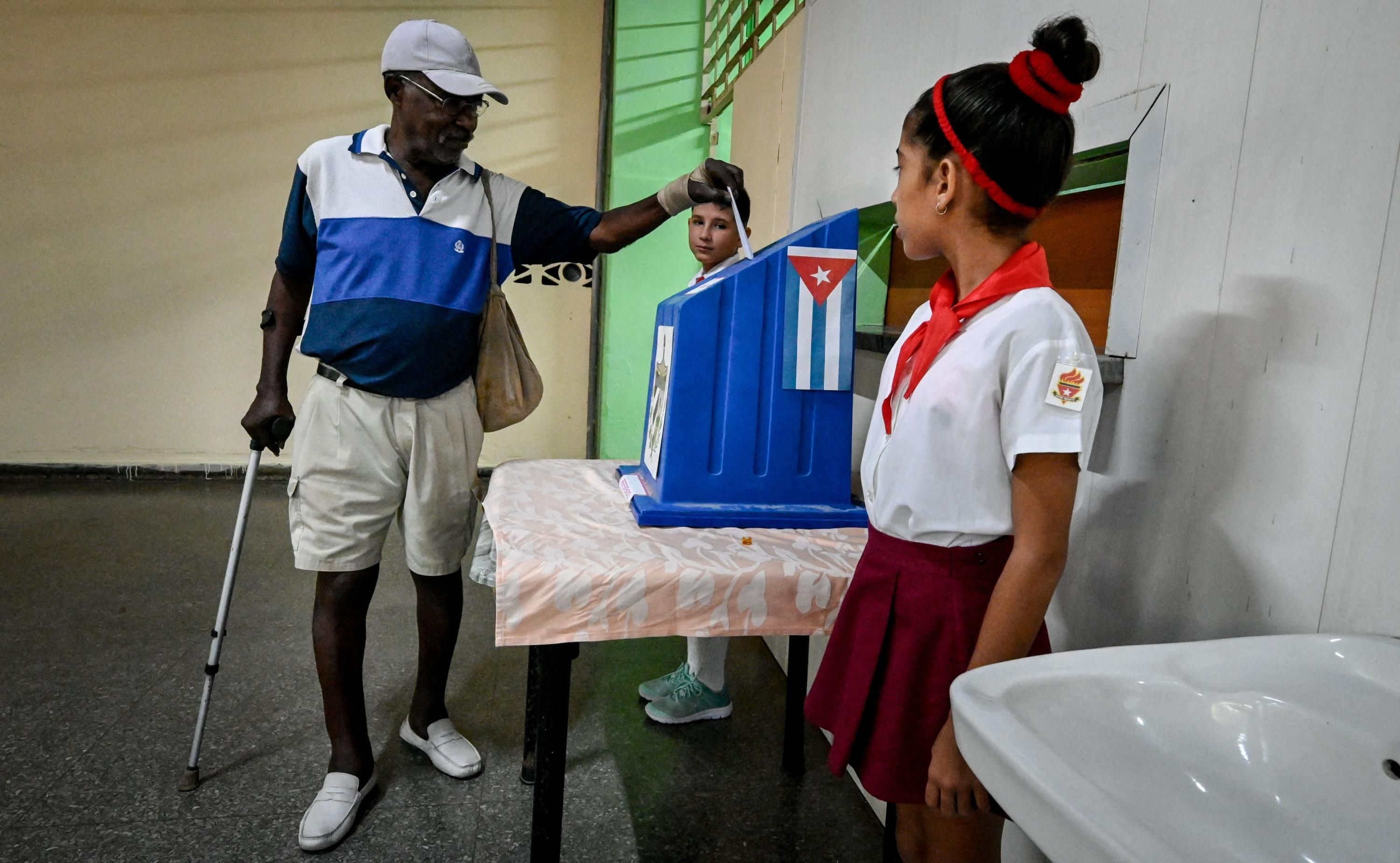 A man casts his vote in the referendum on Cuba's Family Code