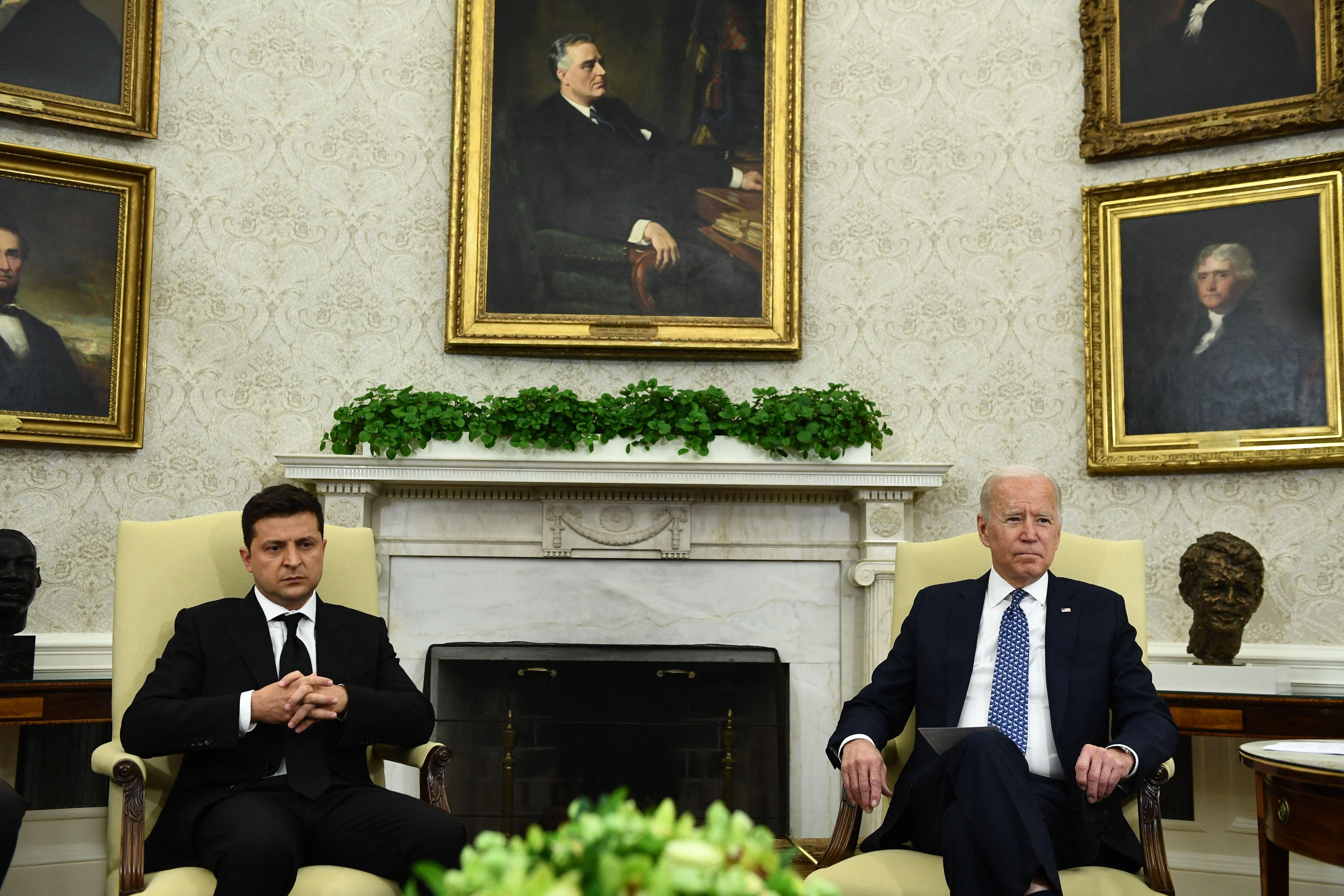 Le président Joe Biden rencontre le président ukrainien Volodymyr Zelensky dans le bureau ovale