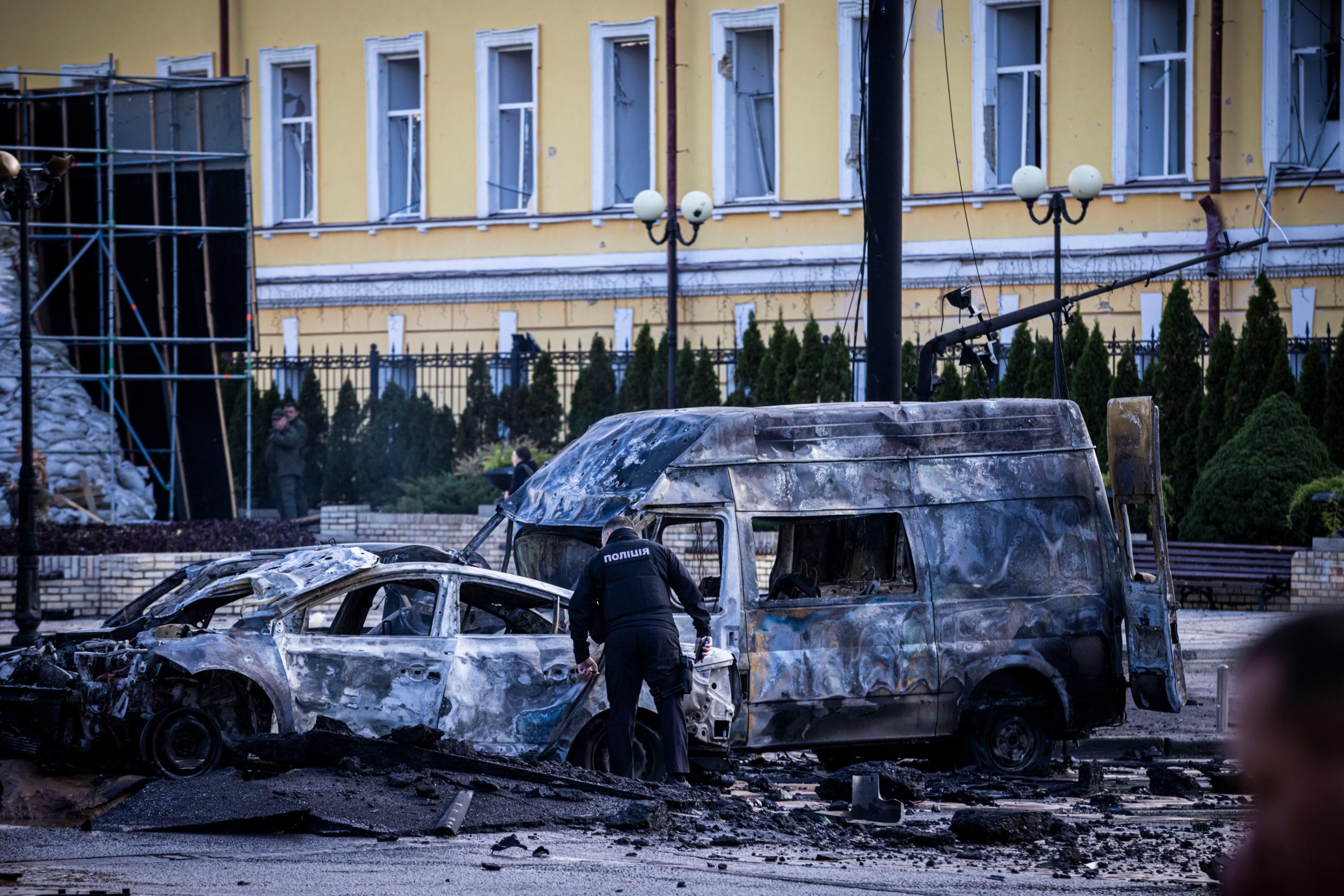 An emergency worker attacks to the site of an attack