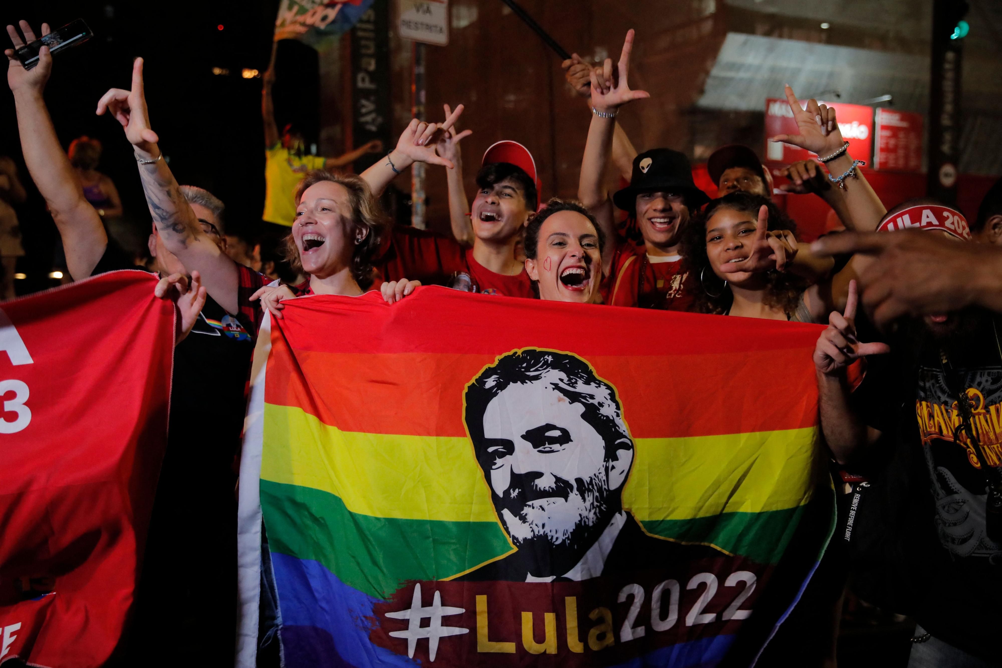 Lula wins!