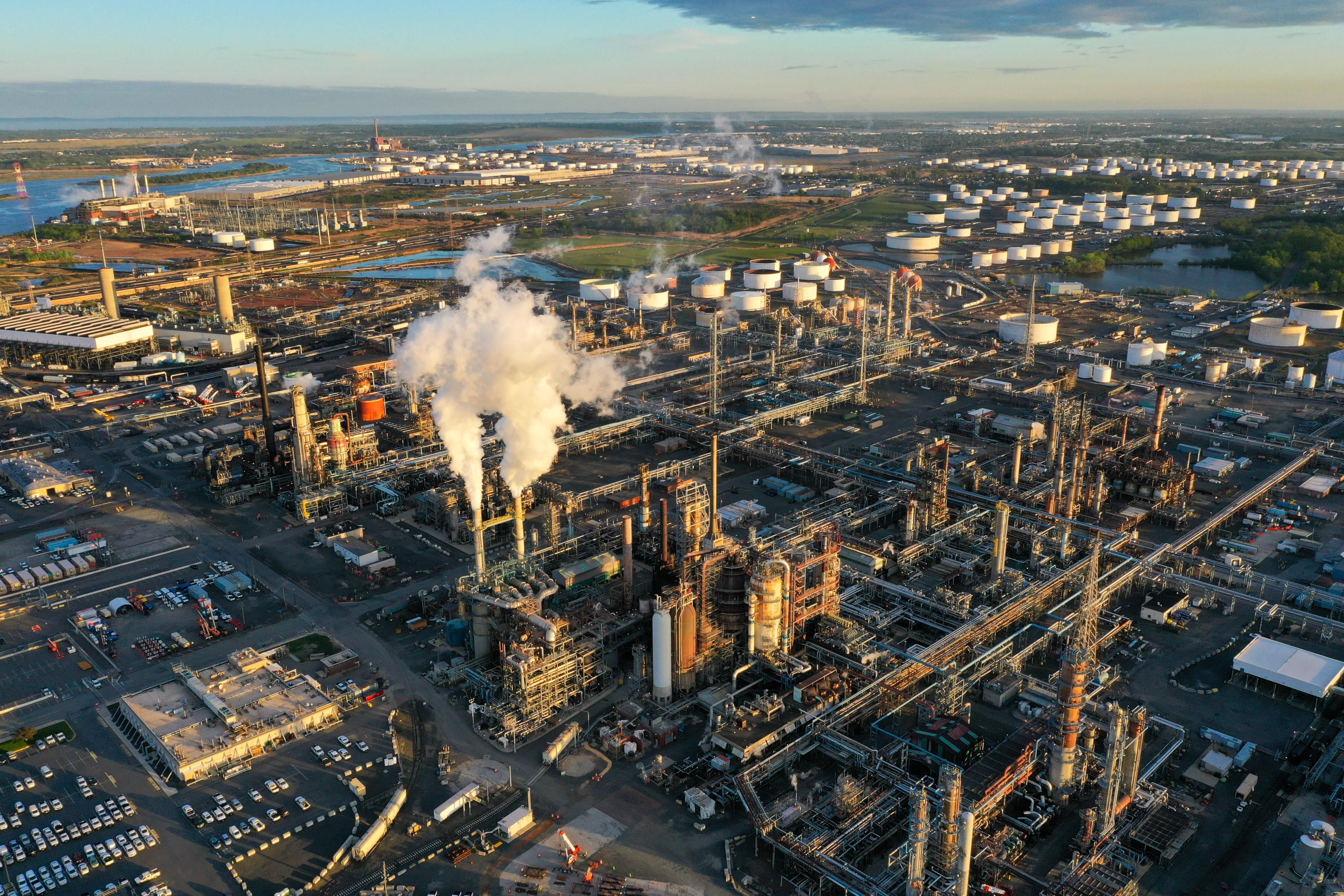 oil refinery 