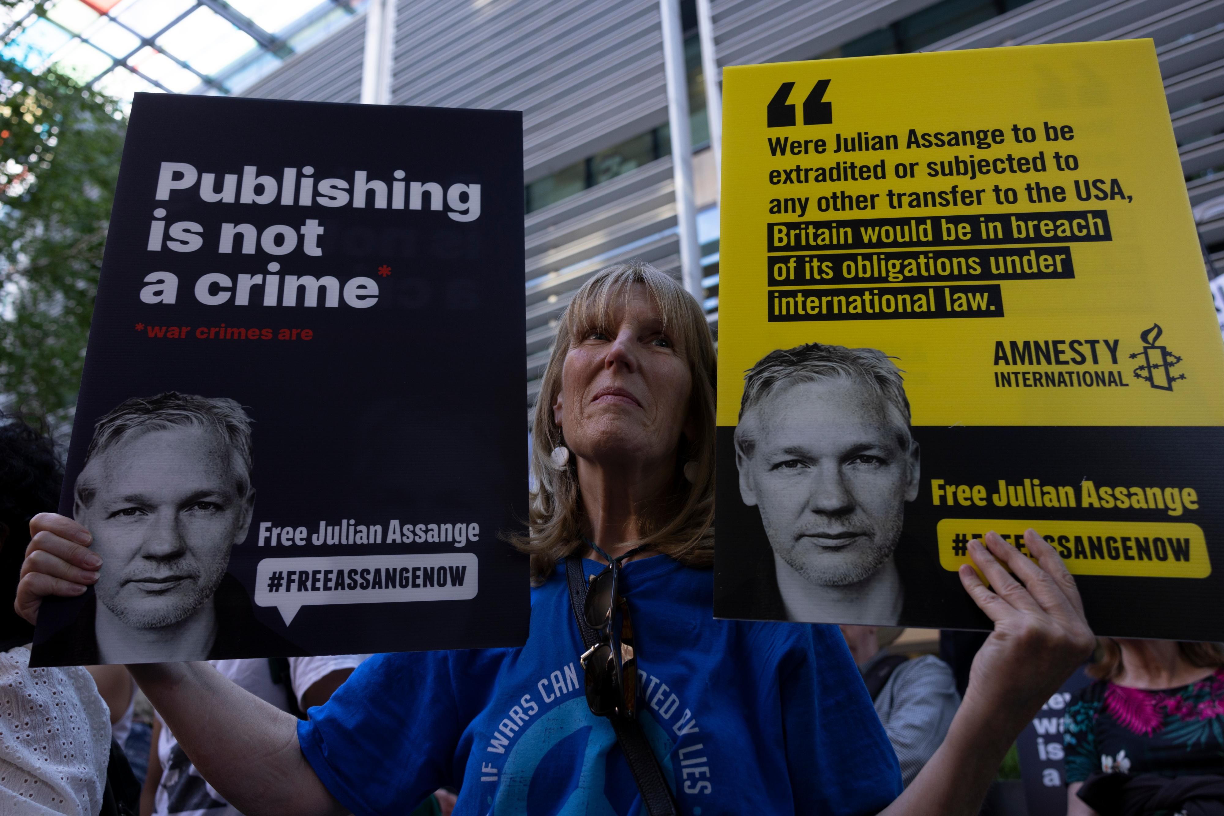 Demonstrators demand the release of Julian Assange