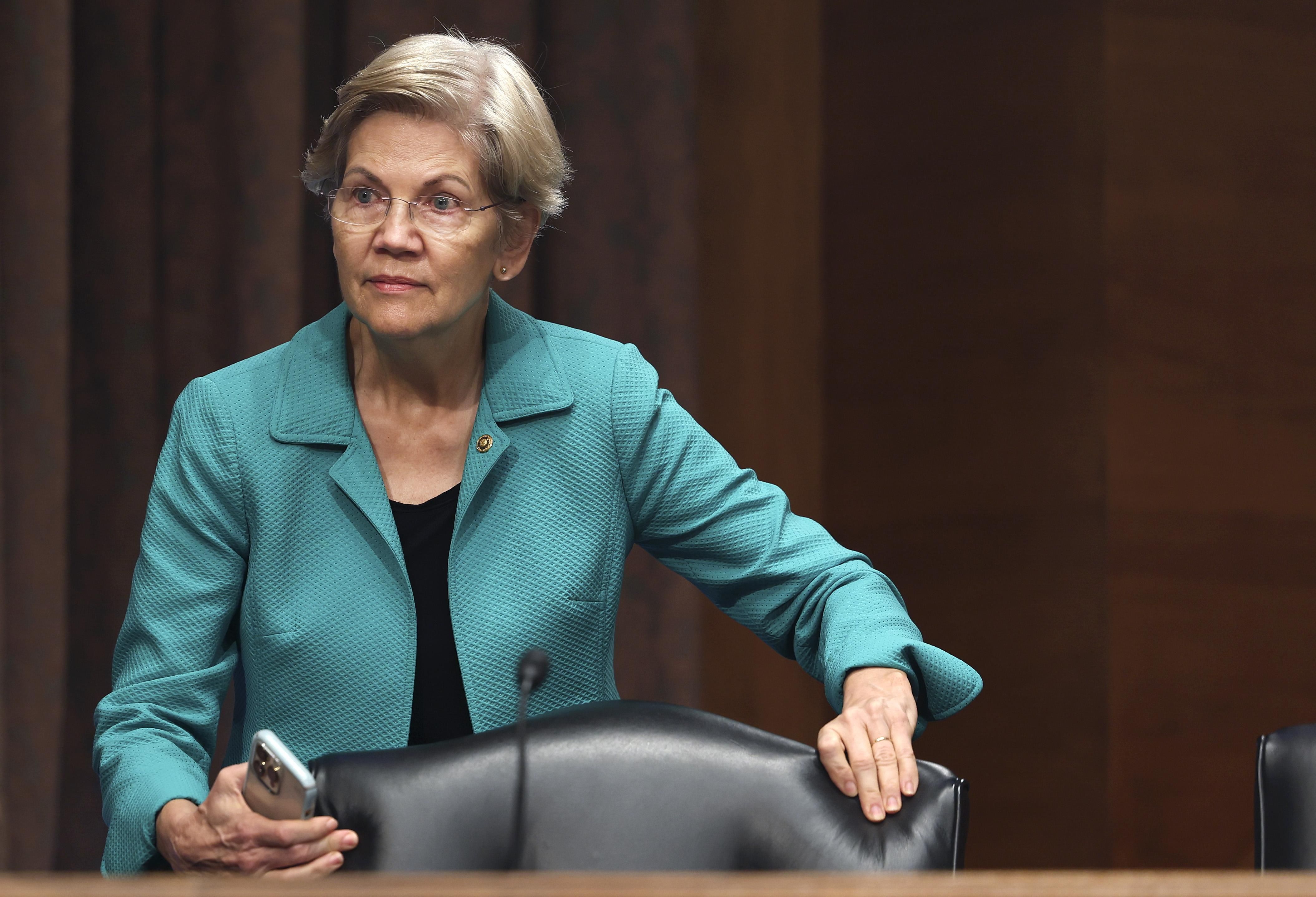U.S. Sen. Elizabeth Warren (D-Mass.) arrives for a Senate committee hearing on September 20, 2022 in Washington, D.C.